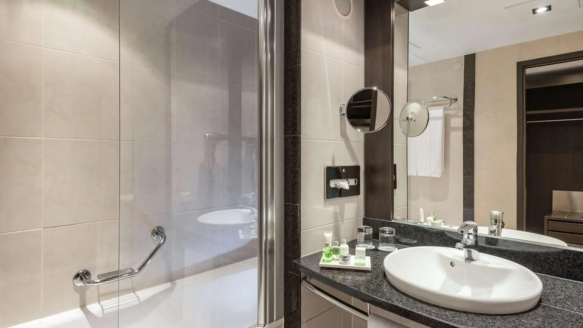 **** Hotel Nh Danube City Vienna Austria