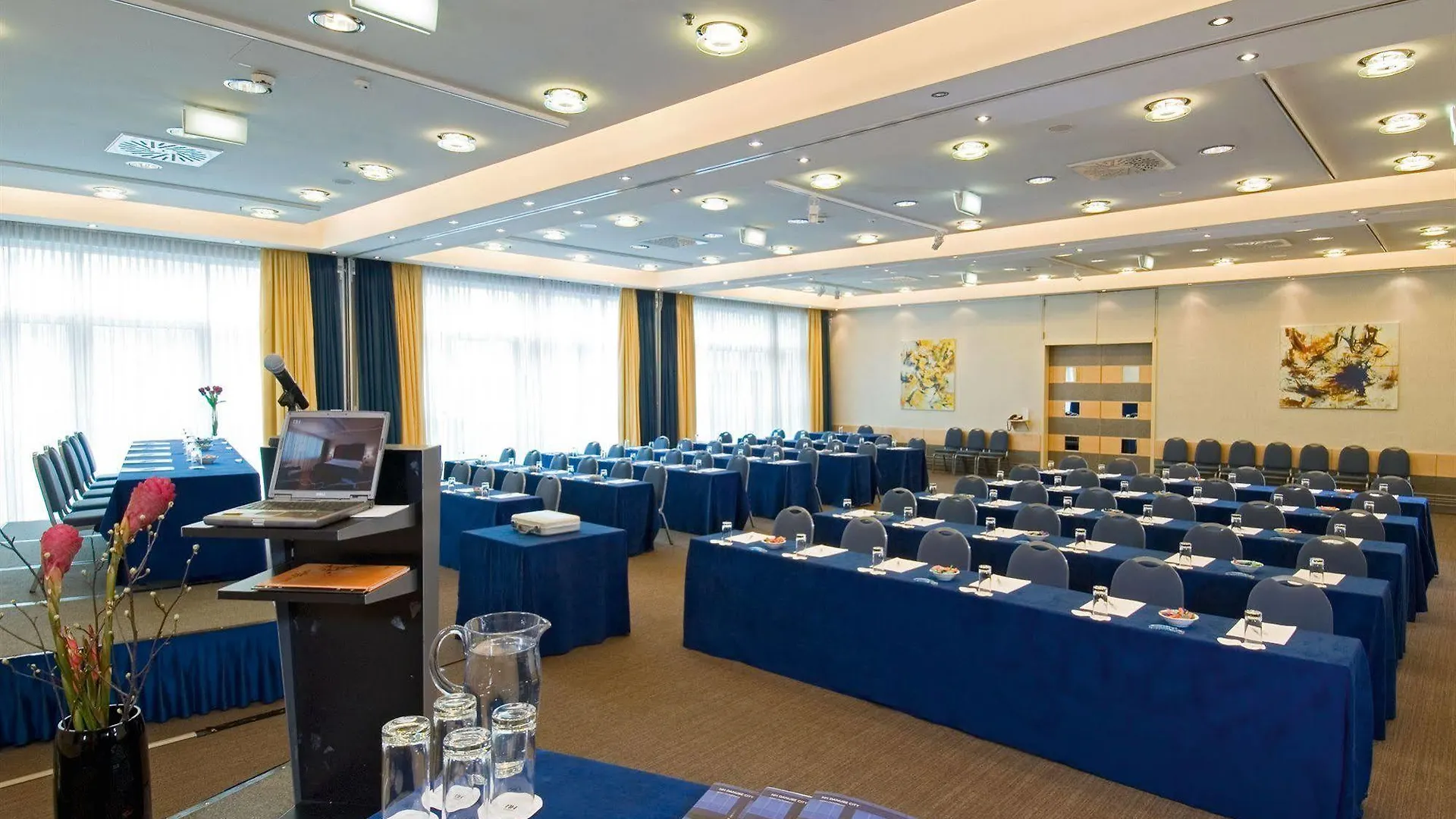 Nh Danube City Viena Áustria