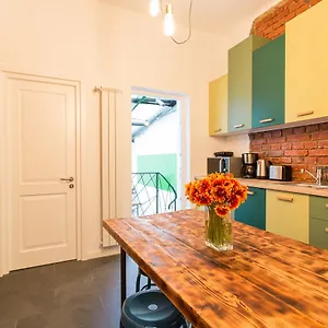 First Albergue Bucareste