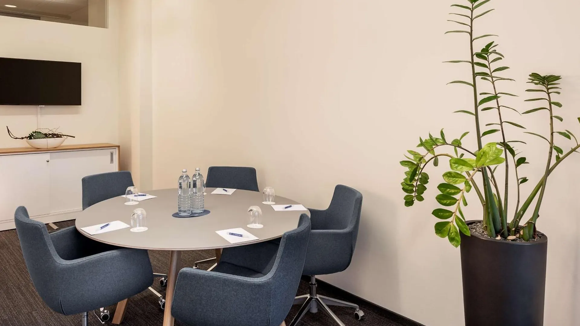 Nh Danube City Viena 4*,