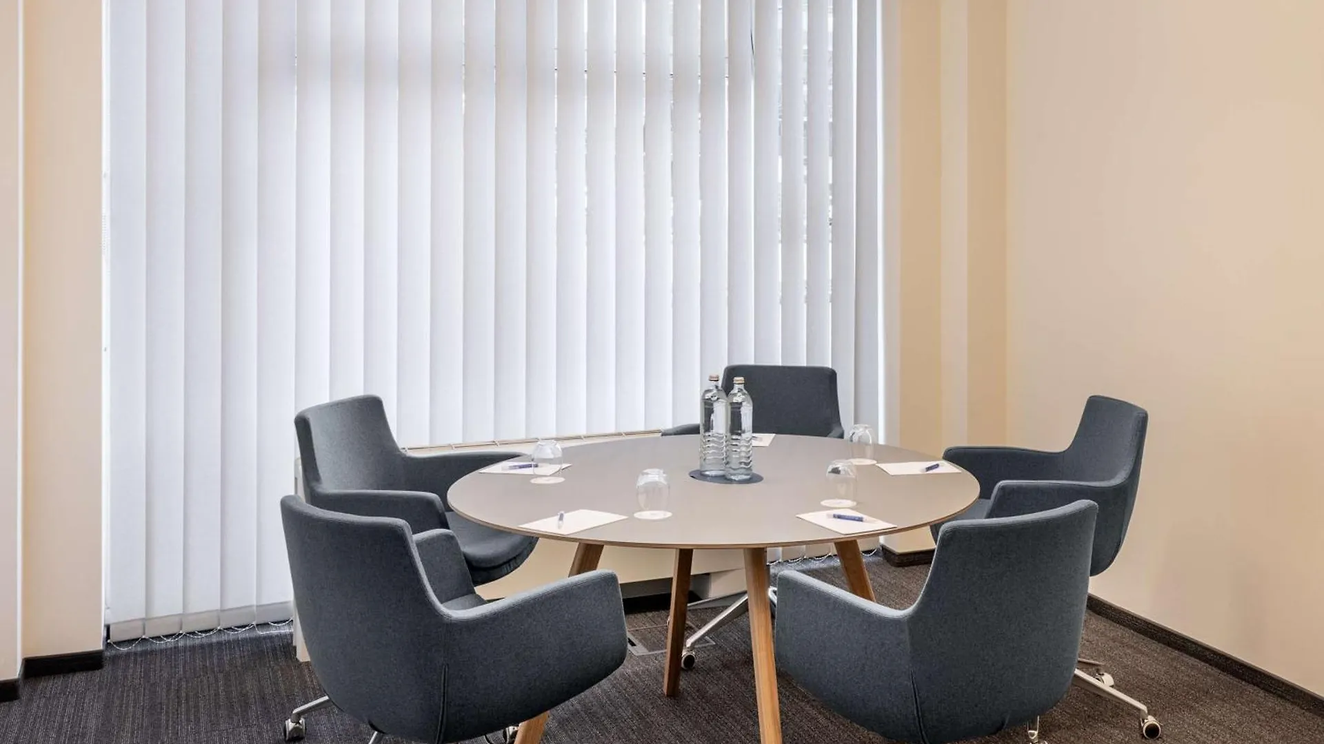 Nh Danube City Viena Hotel