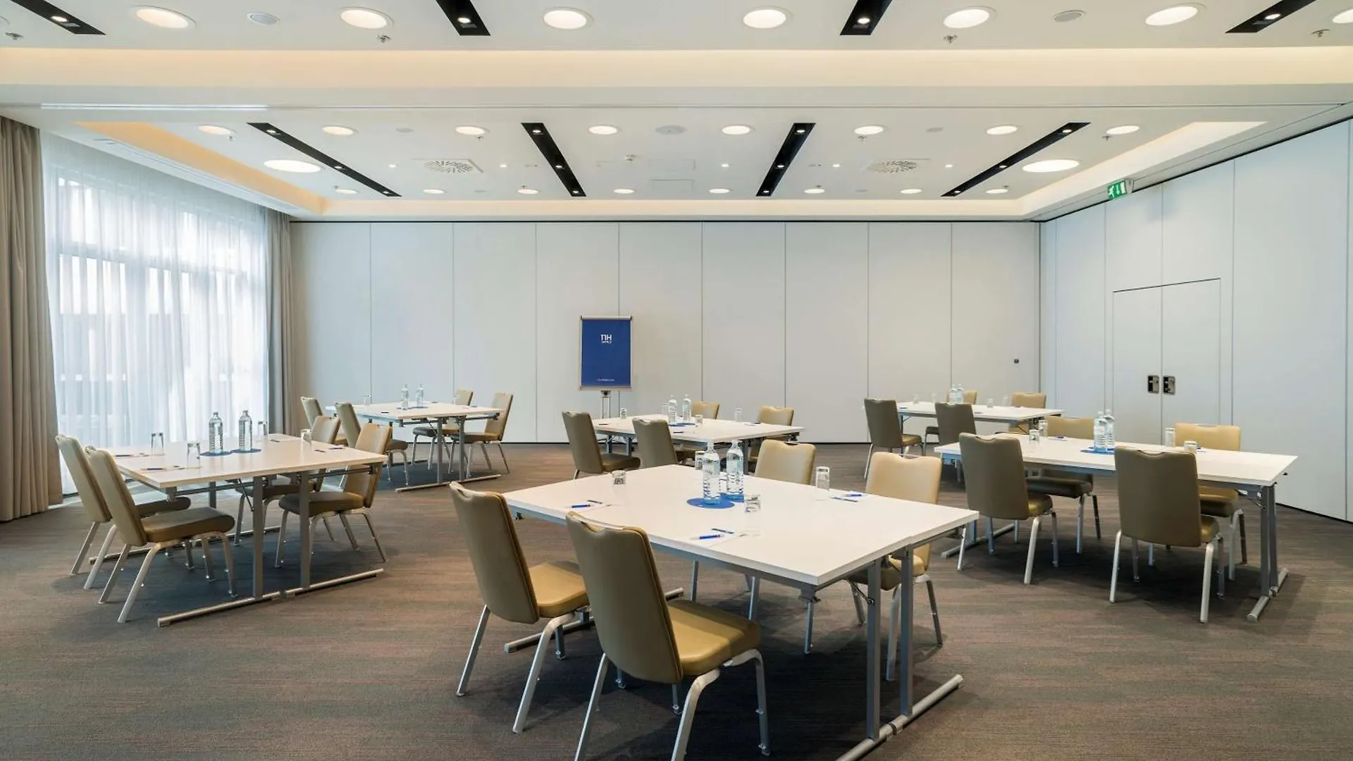 Nh Danube City Viena 4*,