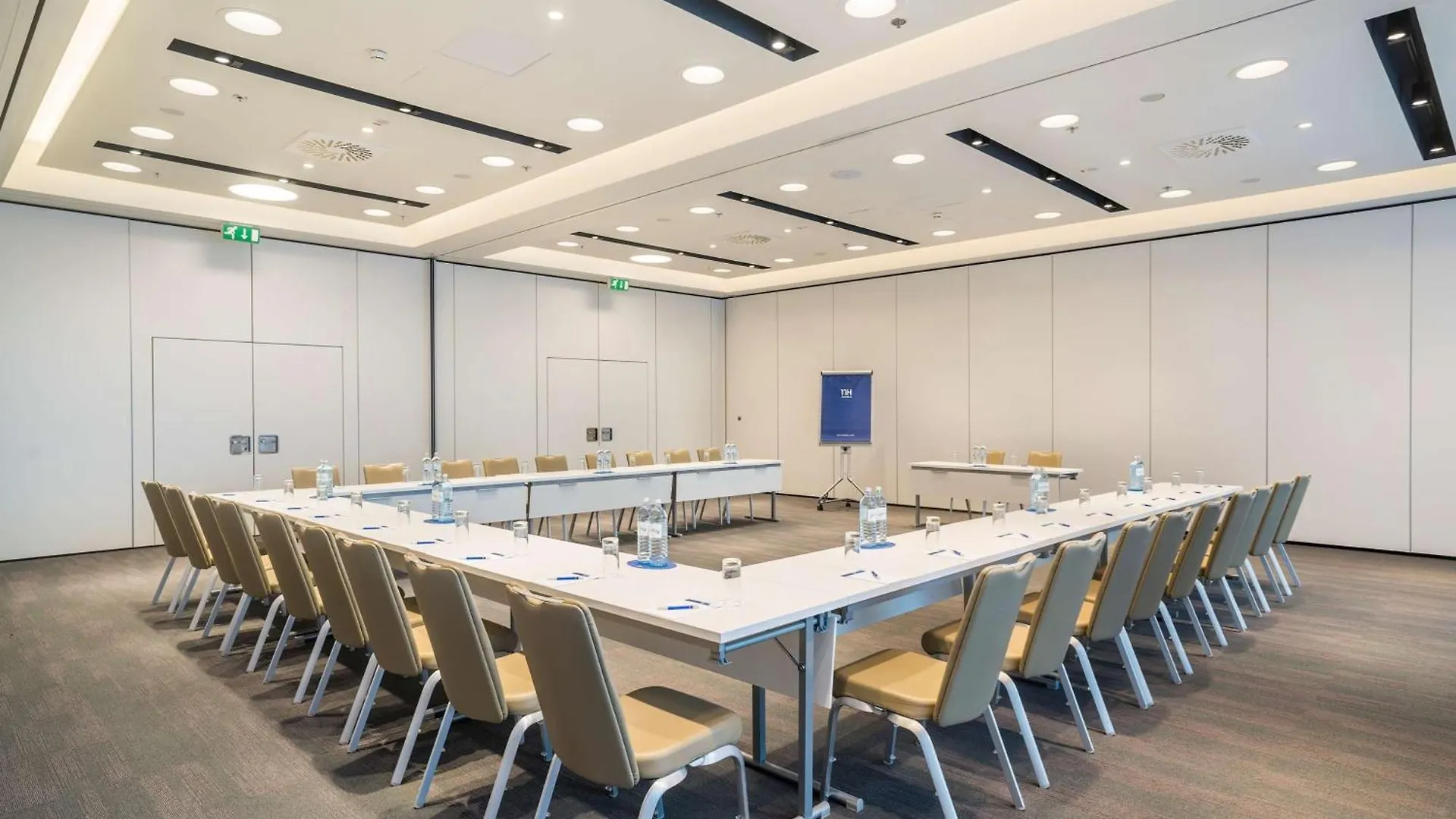 Nh Danube City Viena Hotel