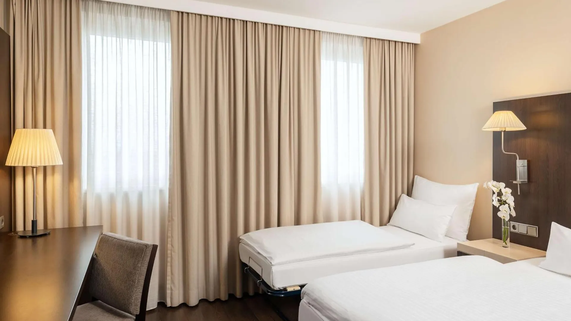 **** Hotel Nh Danube City Viena Austria
