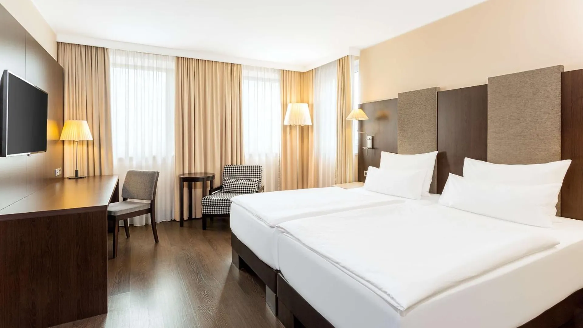 Nh Danube City Viena Austria