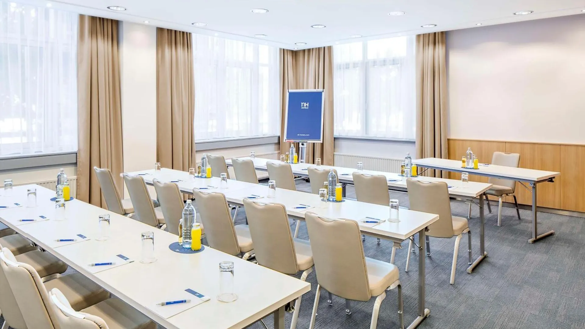 Nh Danube City Viena Hotel