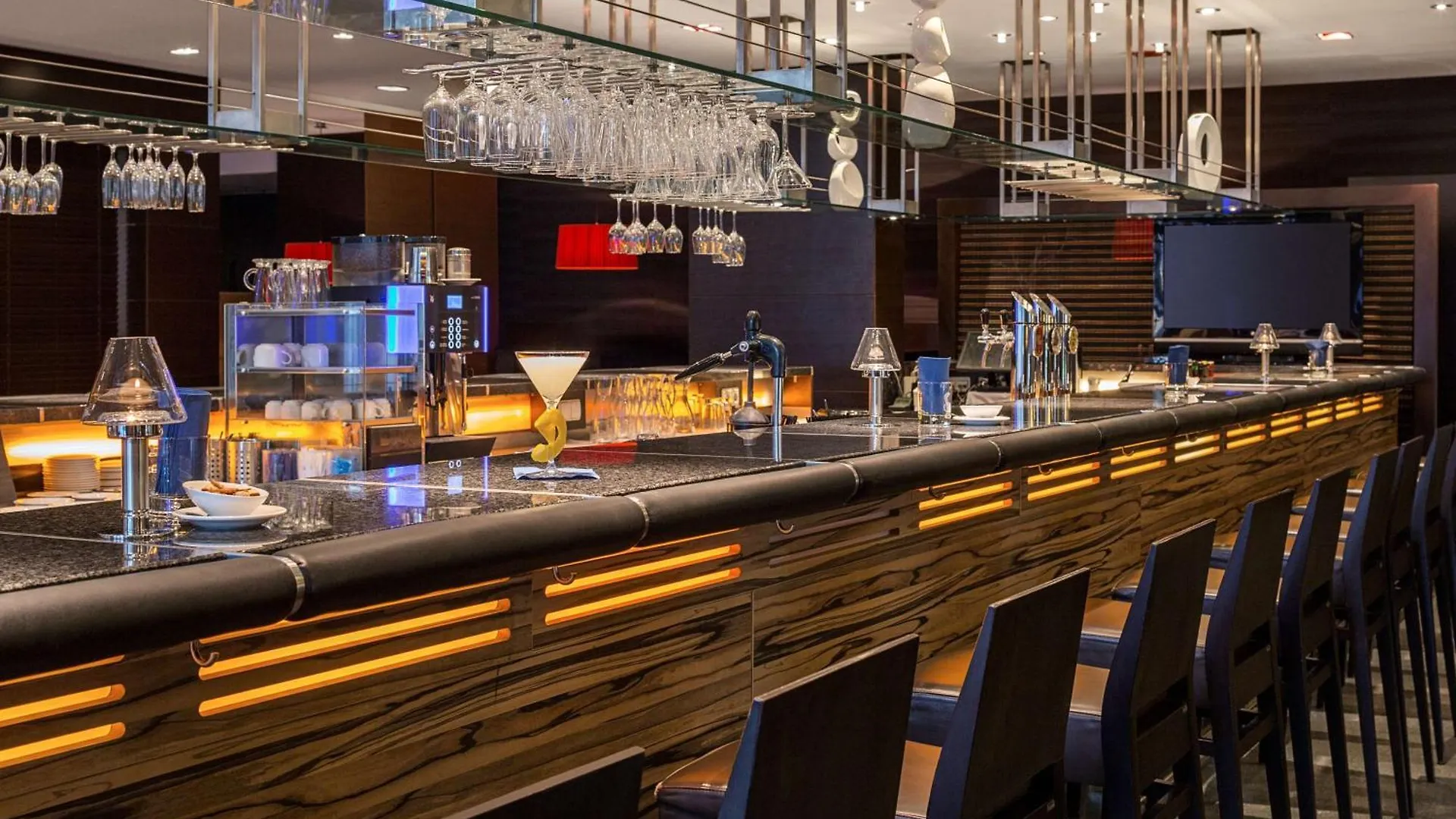 Nh Danube City Viena Hotel