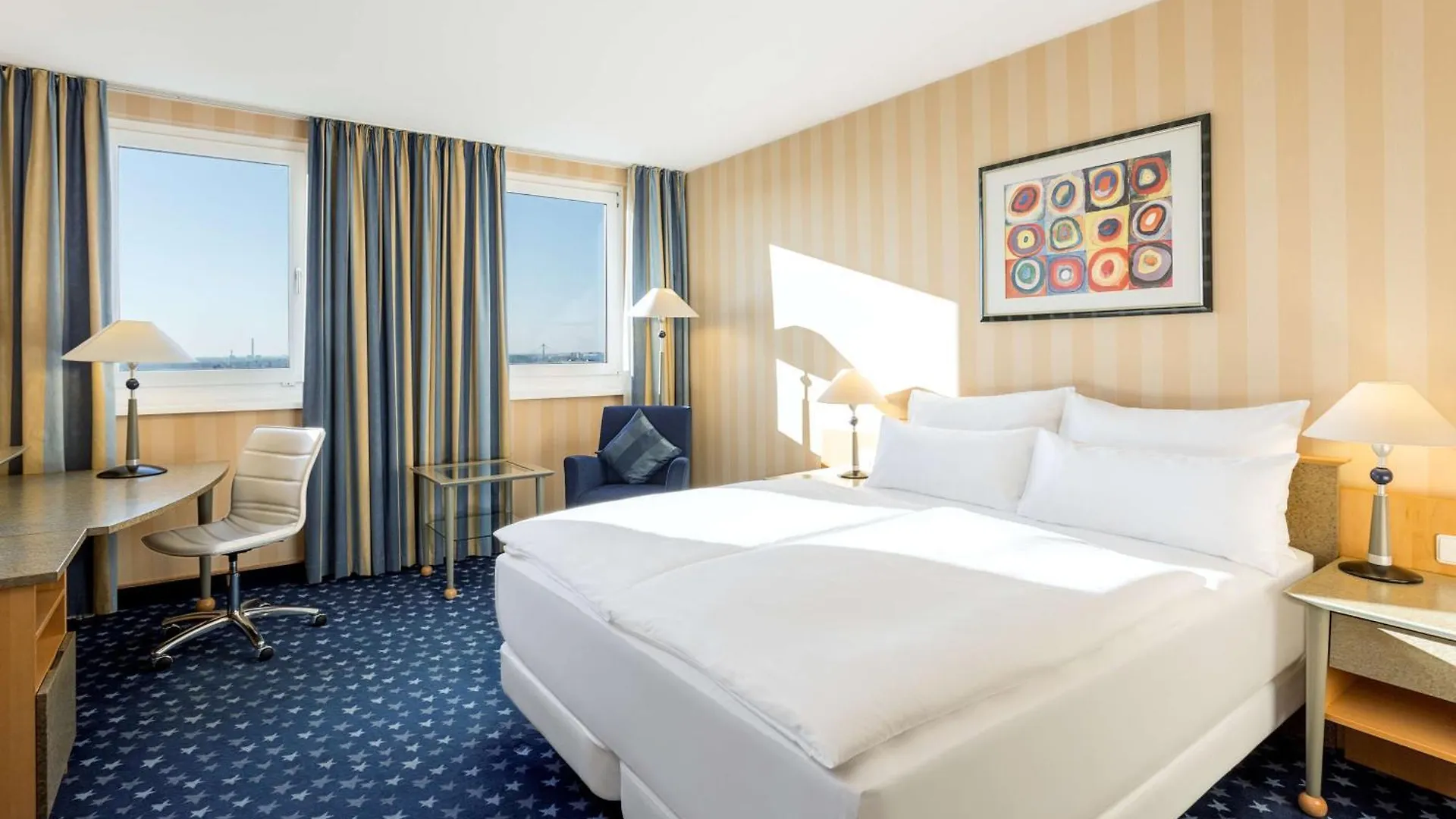 Nh Danube City Viena 4*,