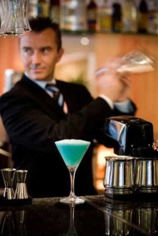 Nh Danube City Viena Hotel