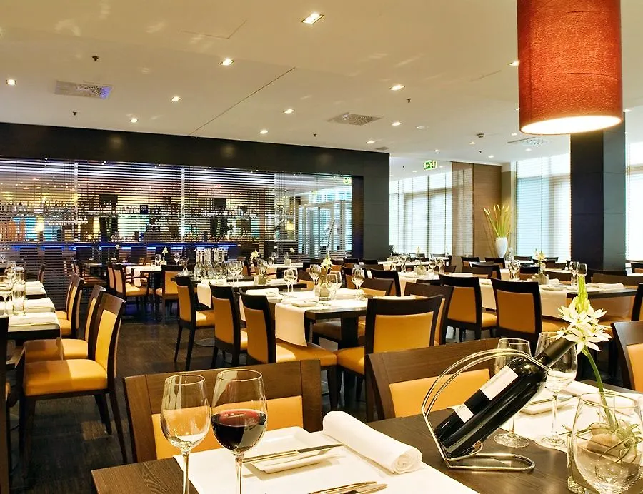 Nh Danube City Viena 4*,  Austria