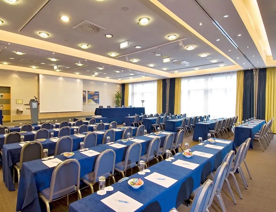 Nh Danube City Viena Hotel