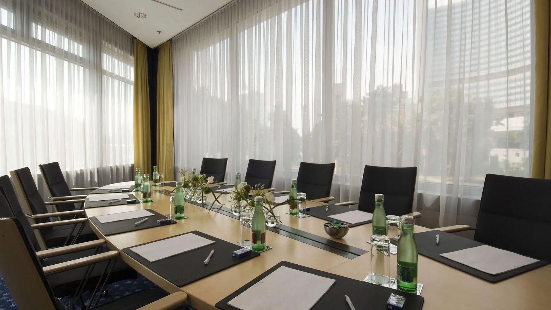 Nh Danube City Viena Hotel