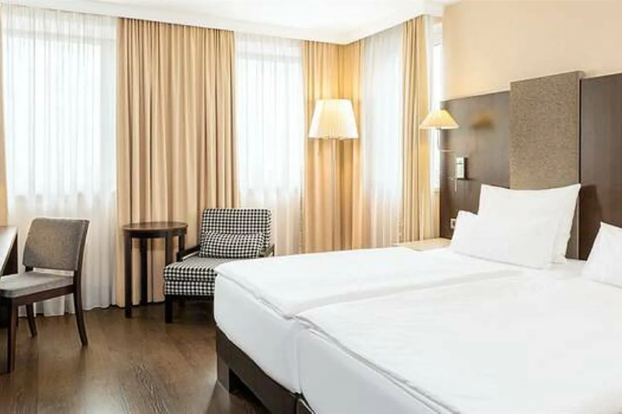 Nh Danube City Viena Hotel