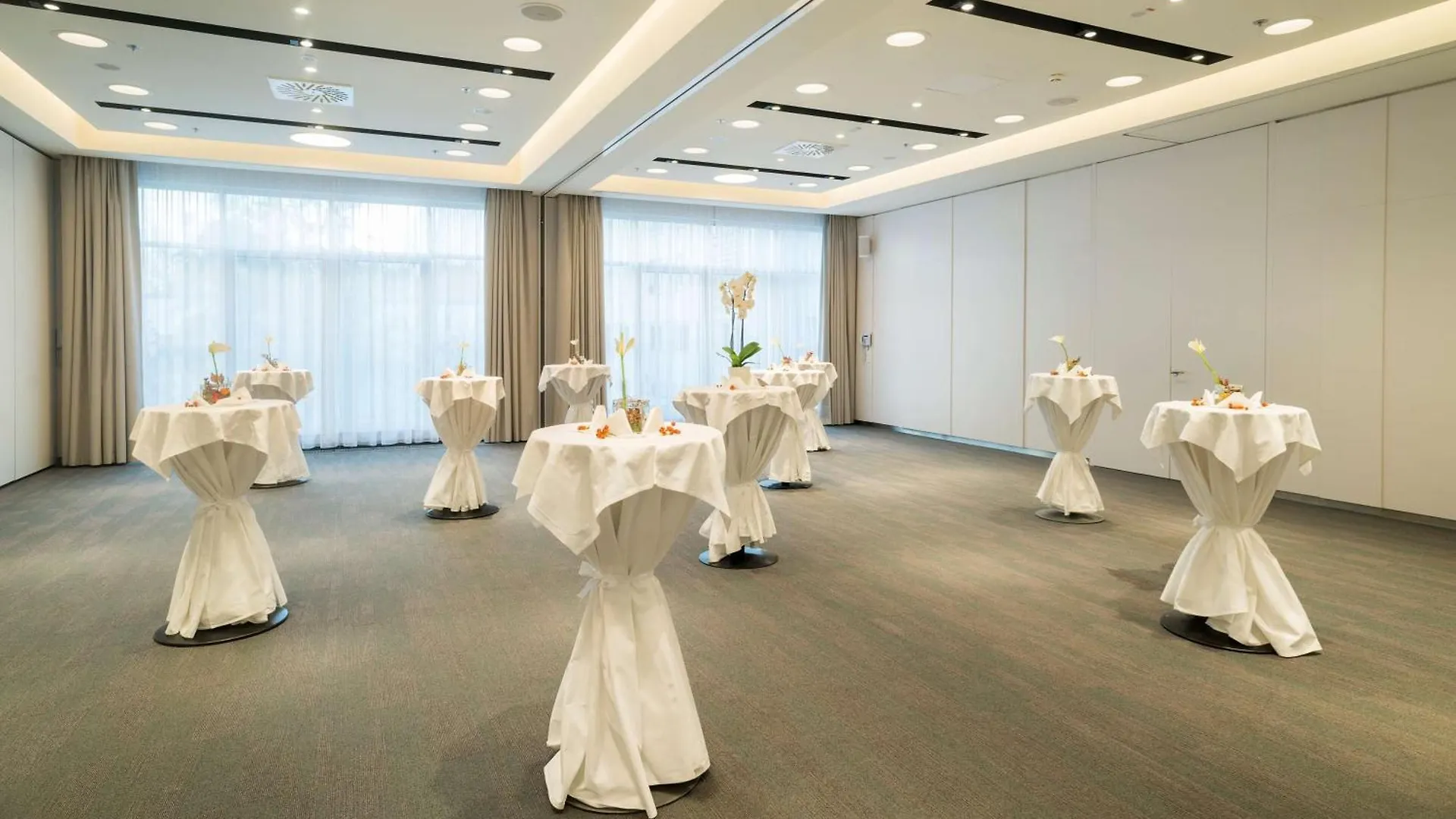 Nh Danube City Vienna Hotel