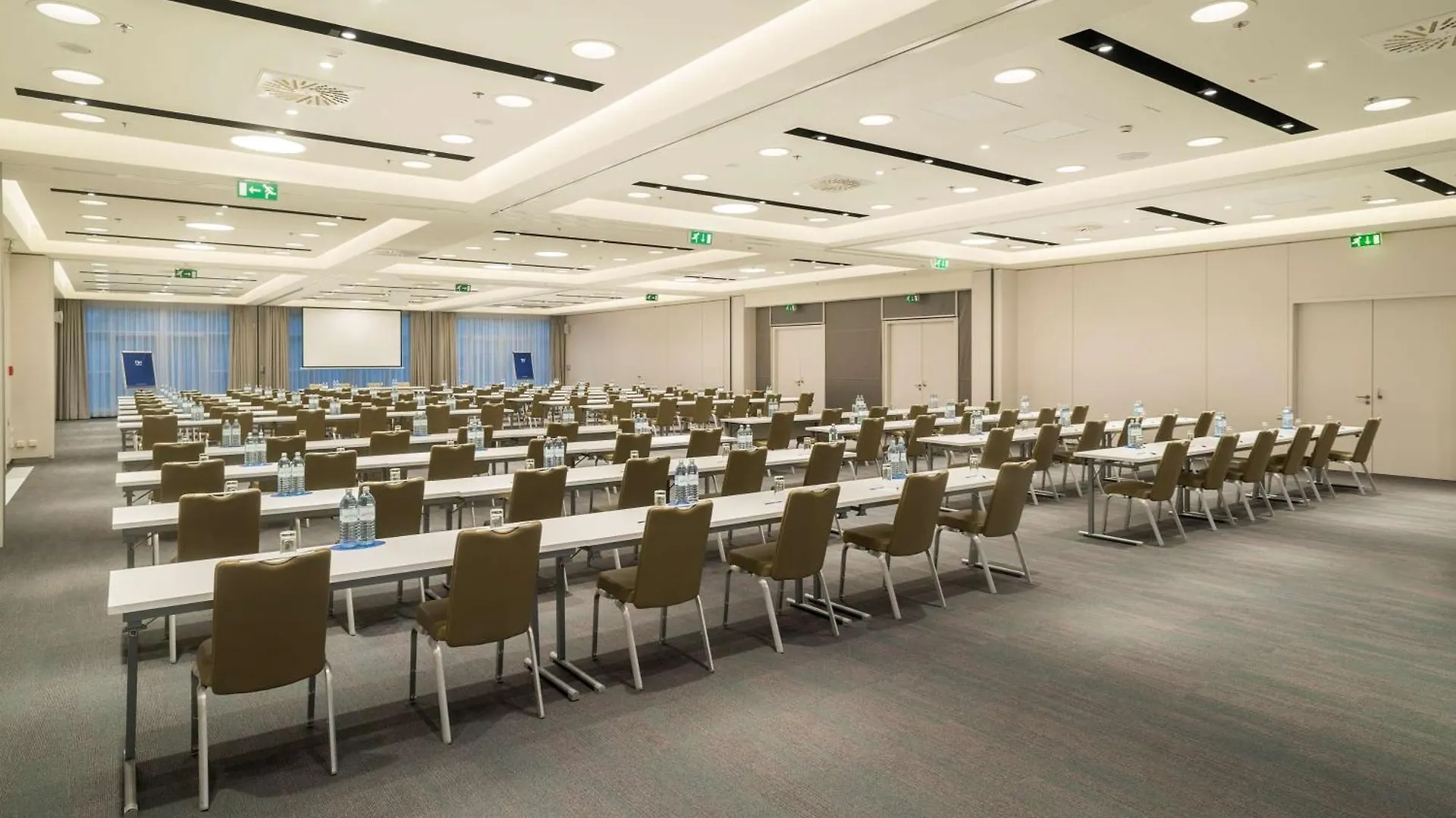 Nh Danube City Vienna Hotel