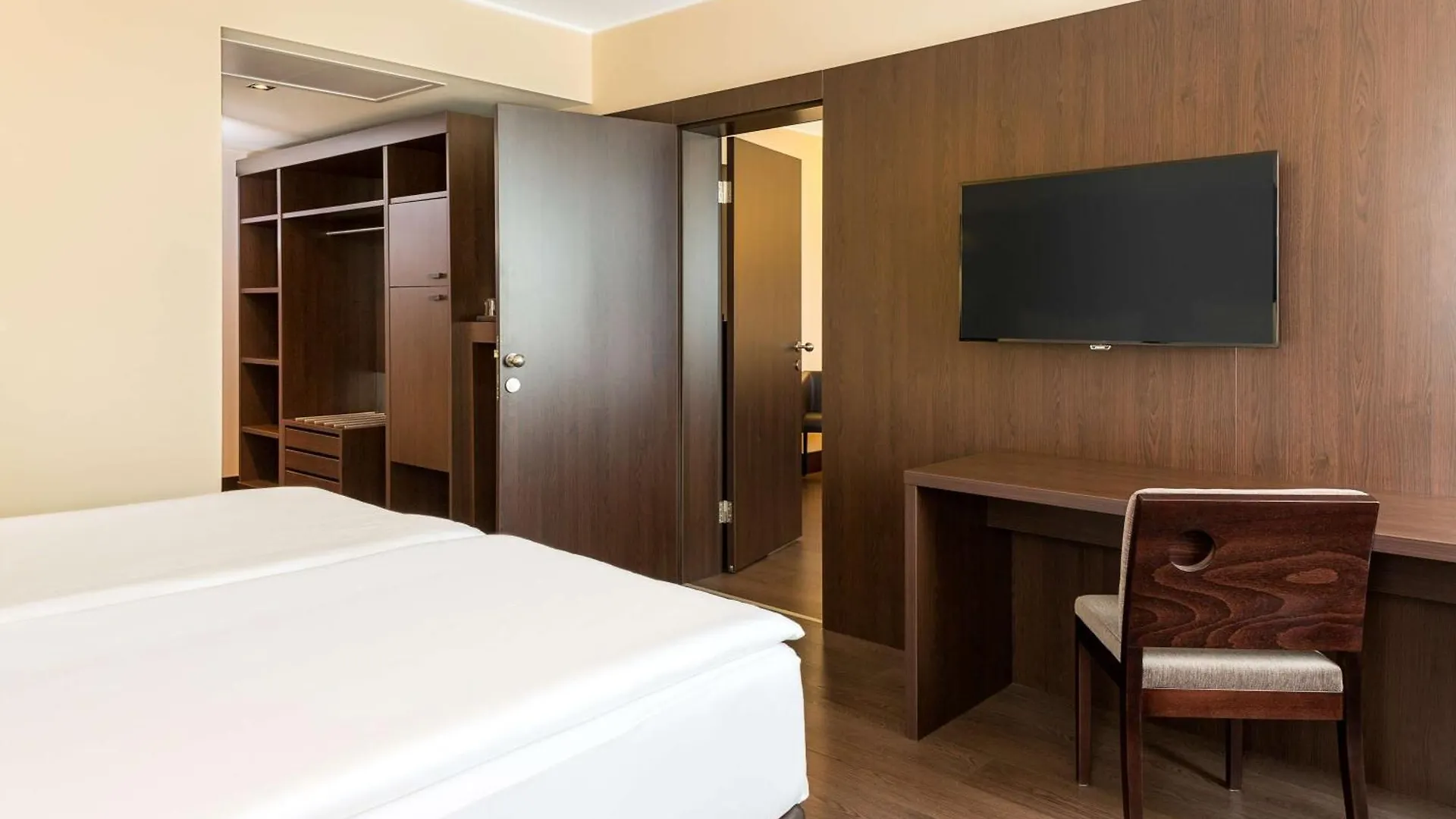 Nh Danube City Vienna 4*,  Austria