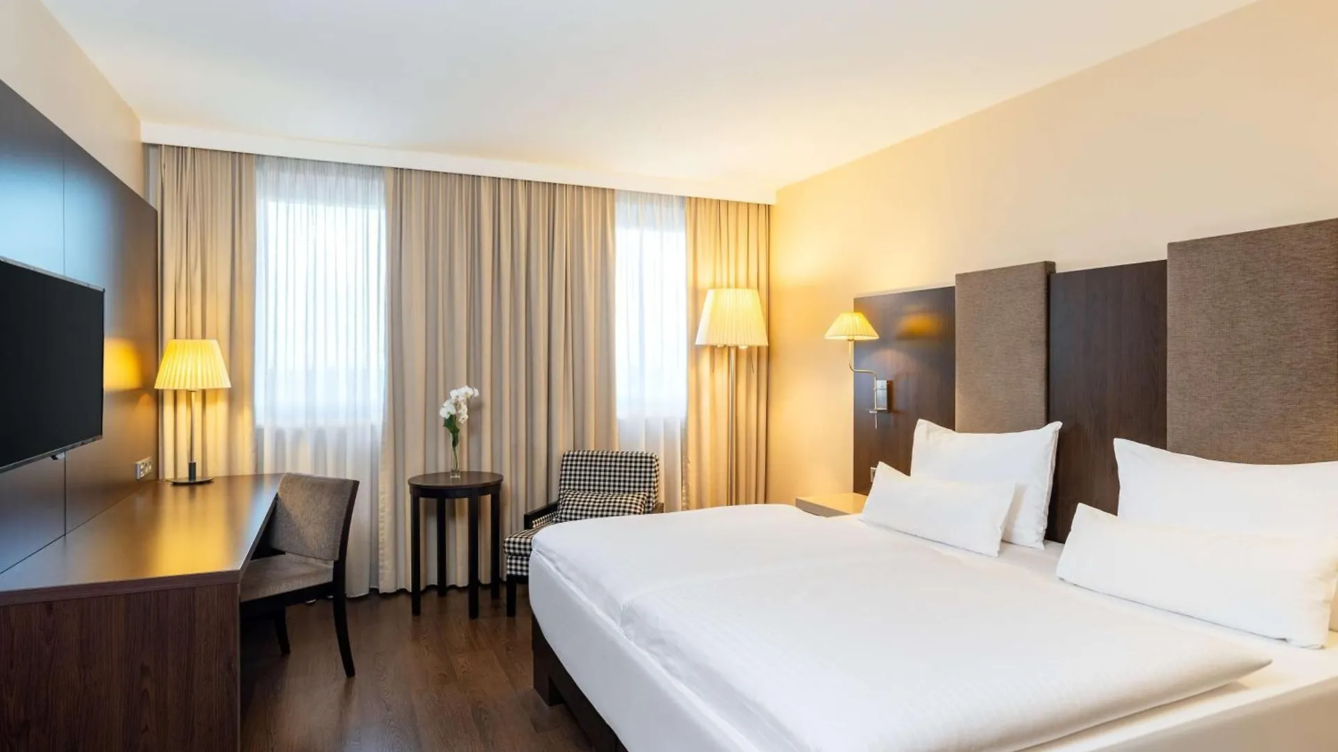 Nh Danube City Vienna Hotel