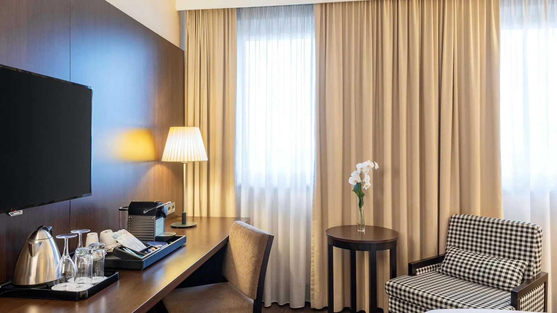 **** Hotel Nh Danube City Vienna Austria