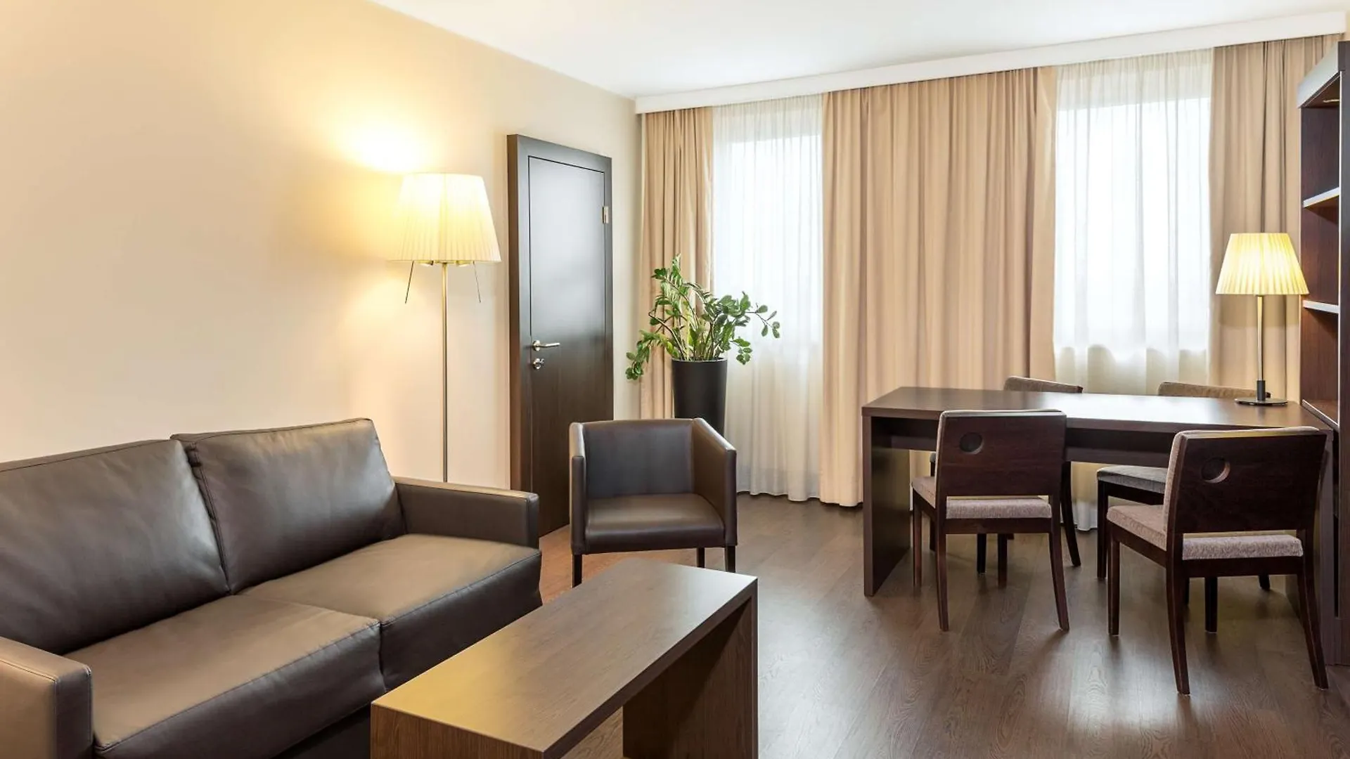 Nh Danube City Vienna Hotel