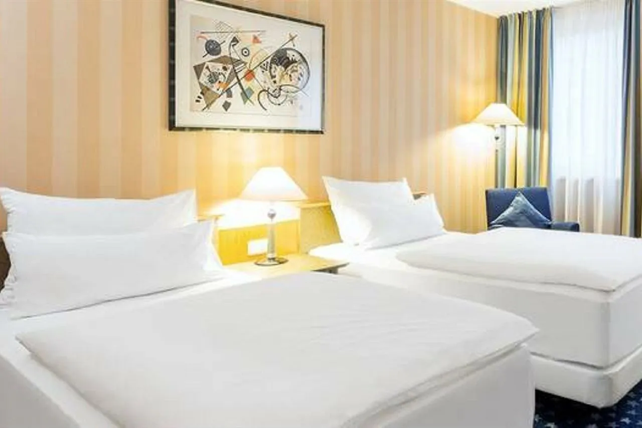 Nh Danube City Vienna 4*,